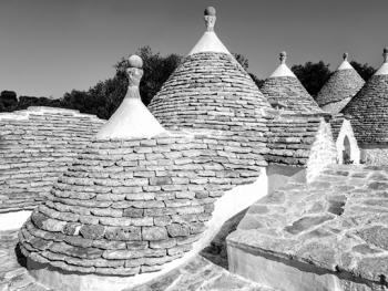 意大利乡村传统石顶小屋建筑